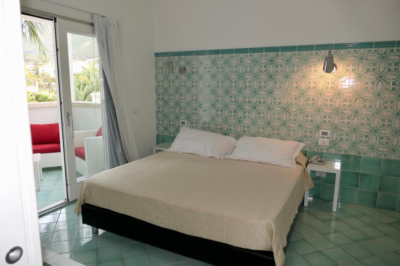 Ganimede Hotel Sperlonga Exterior photo